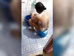 South desi cute aunty dishaniya bathing nude